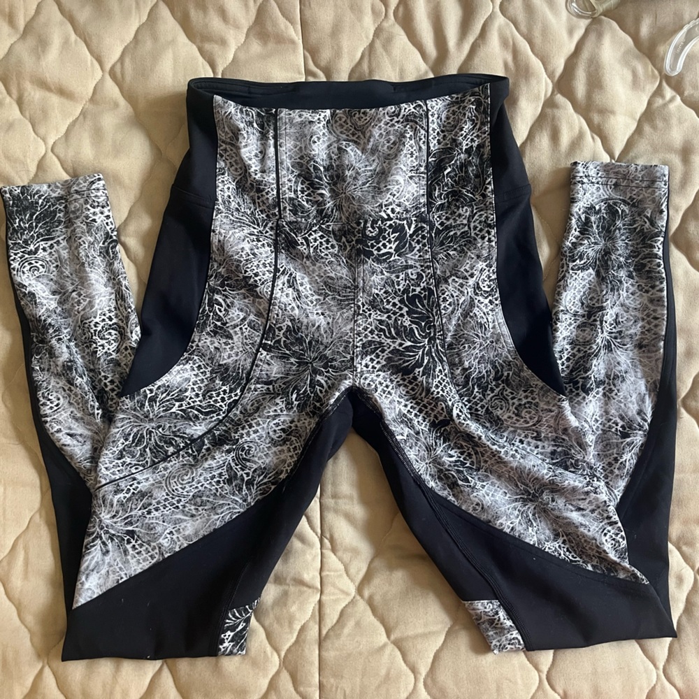 Lululemon leggings size 6
